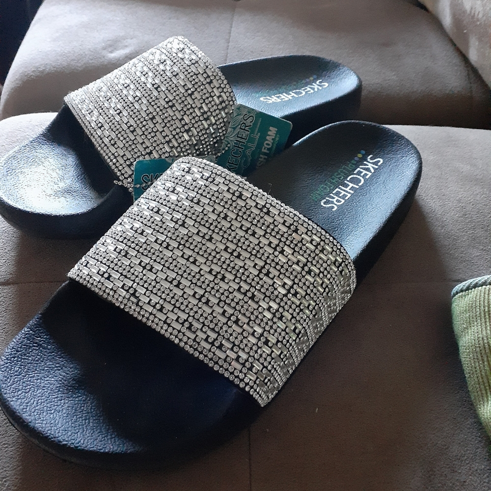 Sketchers slides